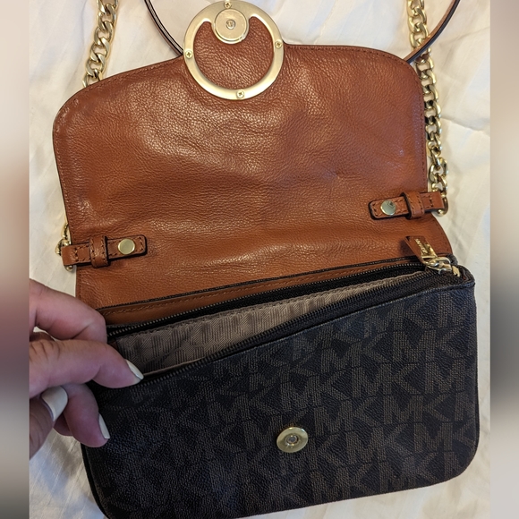 **SOLD** MICHAEL KORS FULTON MK Signature Brown Flap Crossbody Bag - Picture 6 of 10
